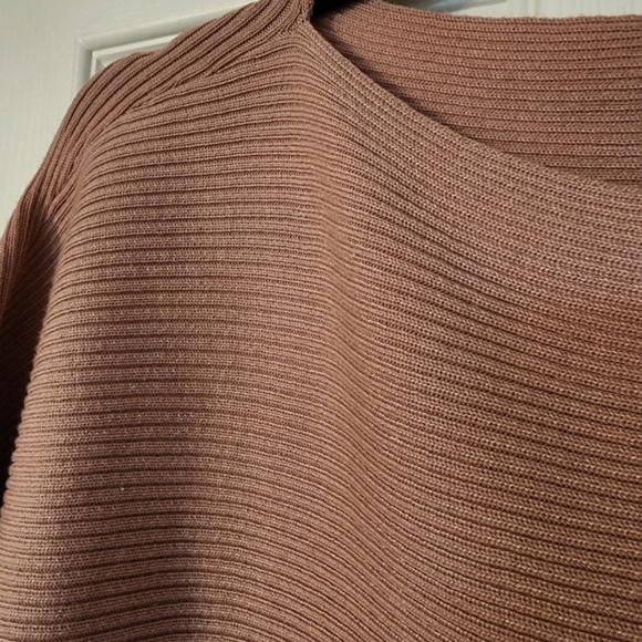 Rose Pink short sleeve sweater - Picture 2 of 2